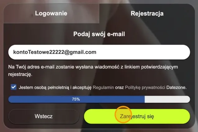 Formularz rejestracji Datezone z zaznaczonym polem akceptacji regulaminu i wyróżnionym przyciskiem Zarejestruj się